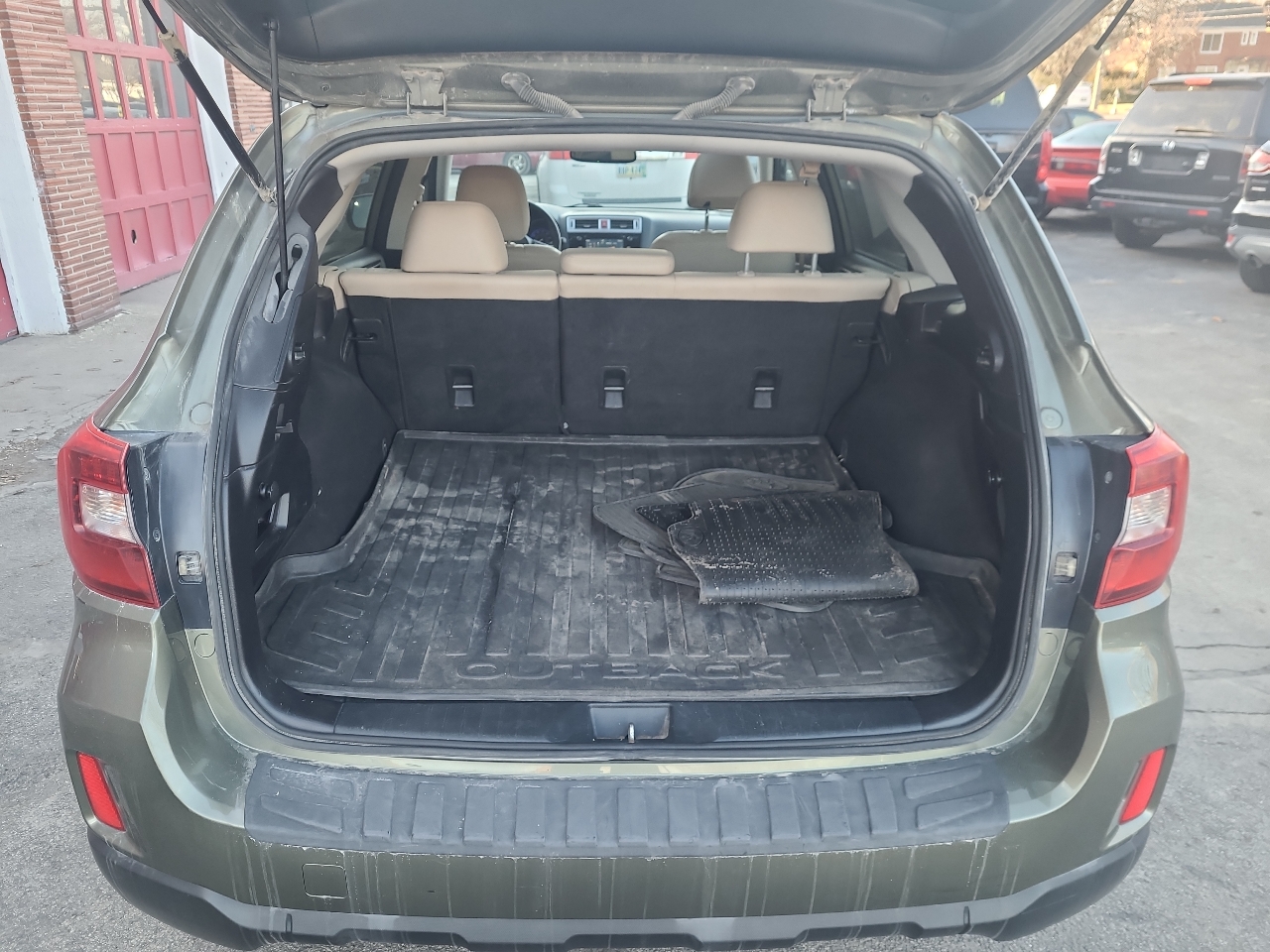 Subaru Outback 4dr Wgn 2.5i Limited PZEV 2015