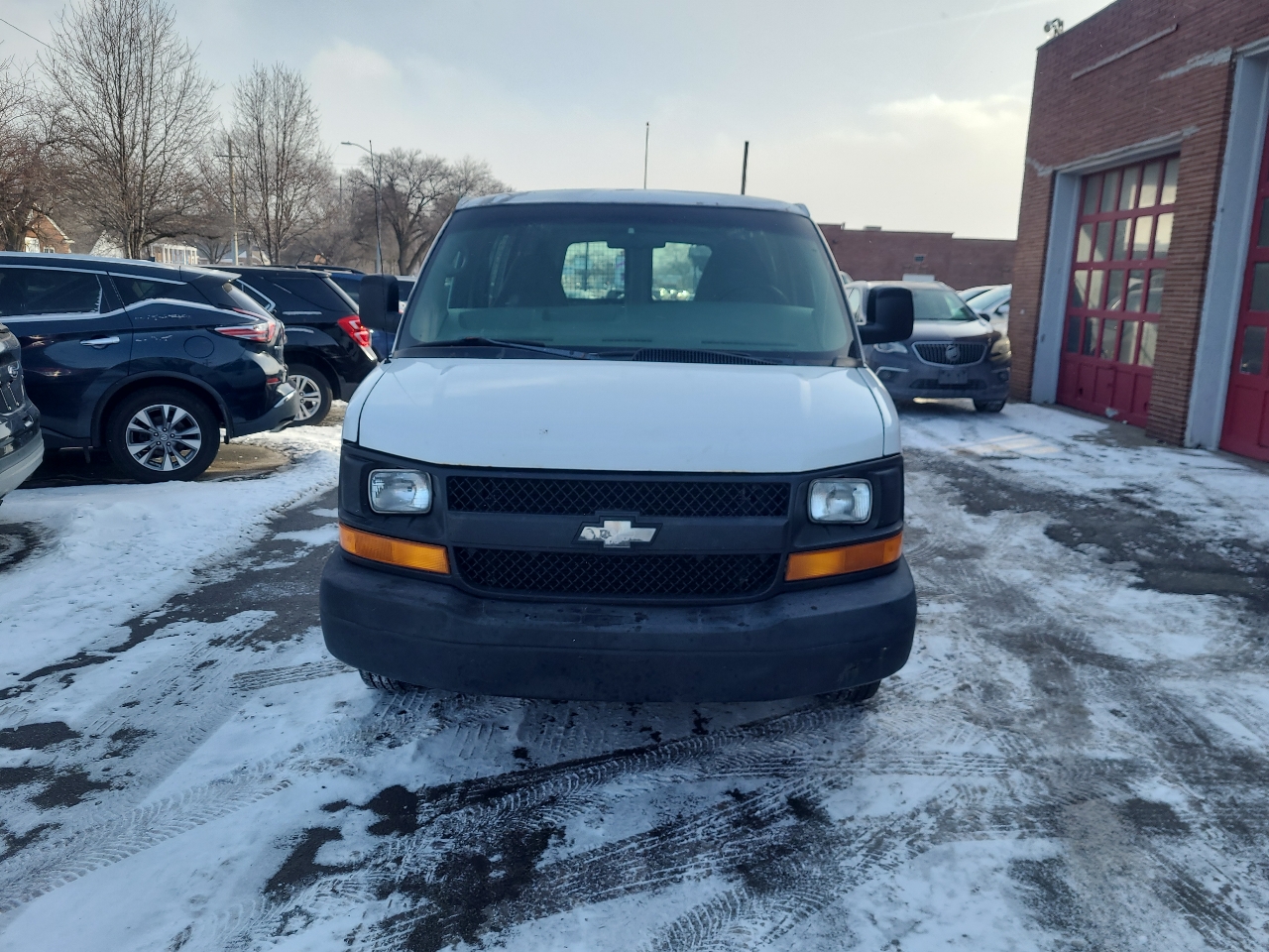 Chevrolet Express Cargo Van 1500 135" WB RWD 2004