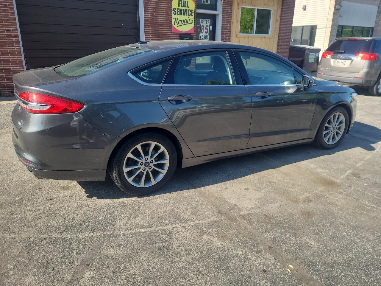 Ford Fusion SE FWD 2017