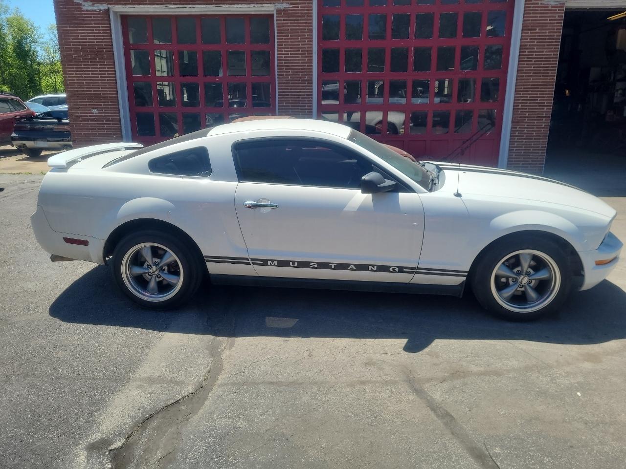 Ford Mustang 2dr Cpe Premium 2007