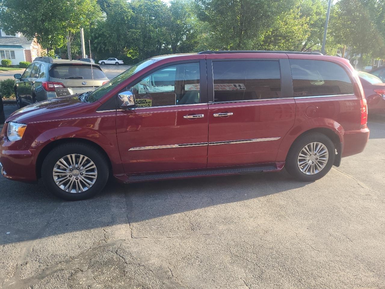 Chrysler Town & Country 4dr Wgn Touring-L 2013