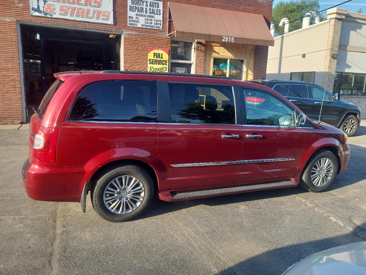 Chrysler Town & Country 4dr Wgn Touring-L 2013