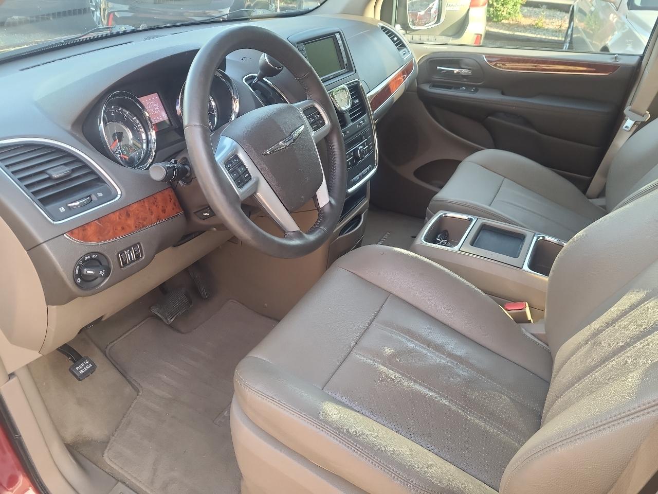 Chrysler Town & Country 4dr Wgn Touring-L 2013