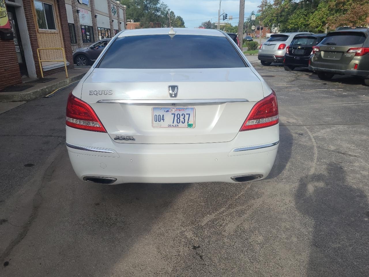 Hyundai Equus 4dr Sdn Signature 2013