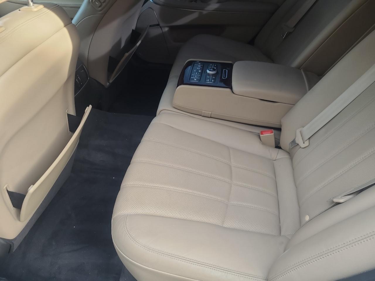 Hyundai Equus 4dr Sdn Signature 2013