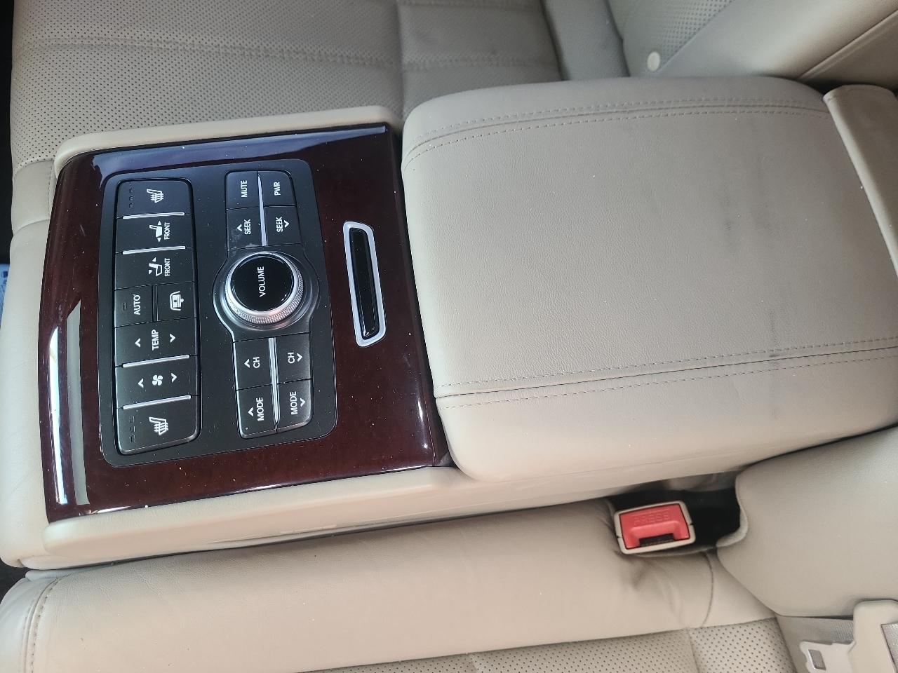 Hyundai Equus 4dr Sdn Signature 2013