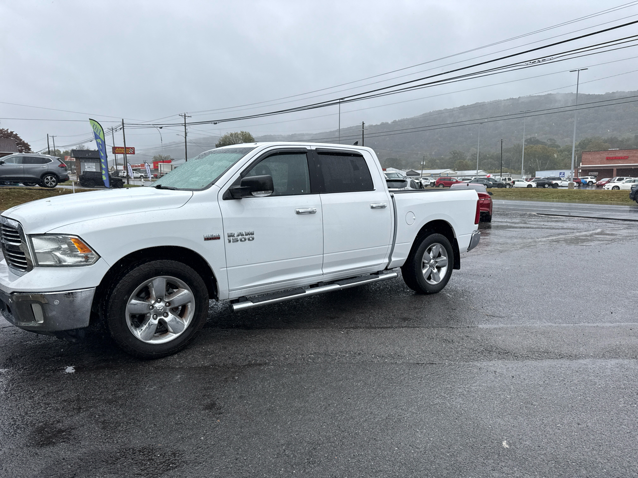 RAM 1500 SLT Crew Cab SWB 2WD 2016 RAM 1500 SLT Crew Cab SWB 2WD 2016