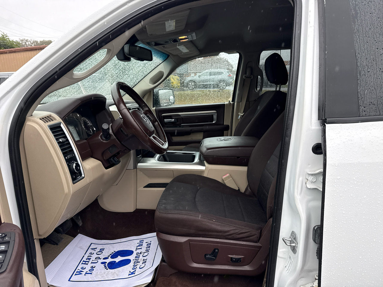 RAM 1500 SLT Crew Cab SWB 2WD 2016 RAM 1500 SLT Crew Cab SWB 2WD 2016