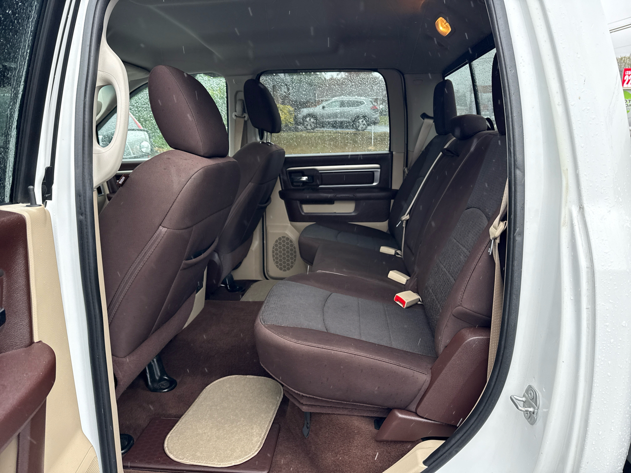 RAM 1500 SLT Crew Cab SWB 2WD 2016 RAM 1500 SLT Crew Cab SWB 2WD 2016