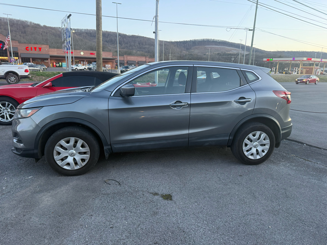 Nissan Rogue Sport S 2020
