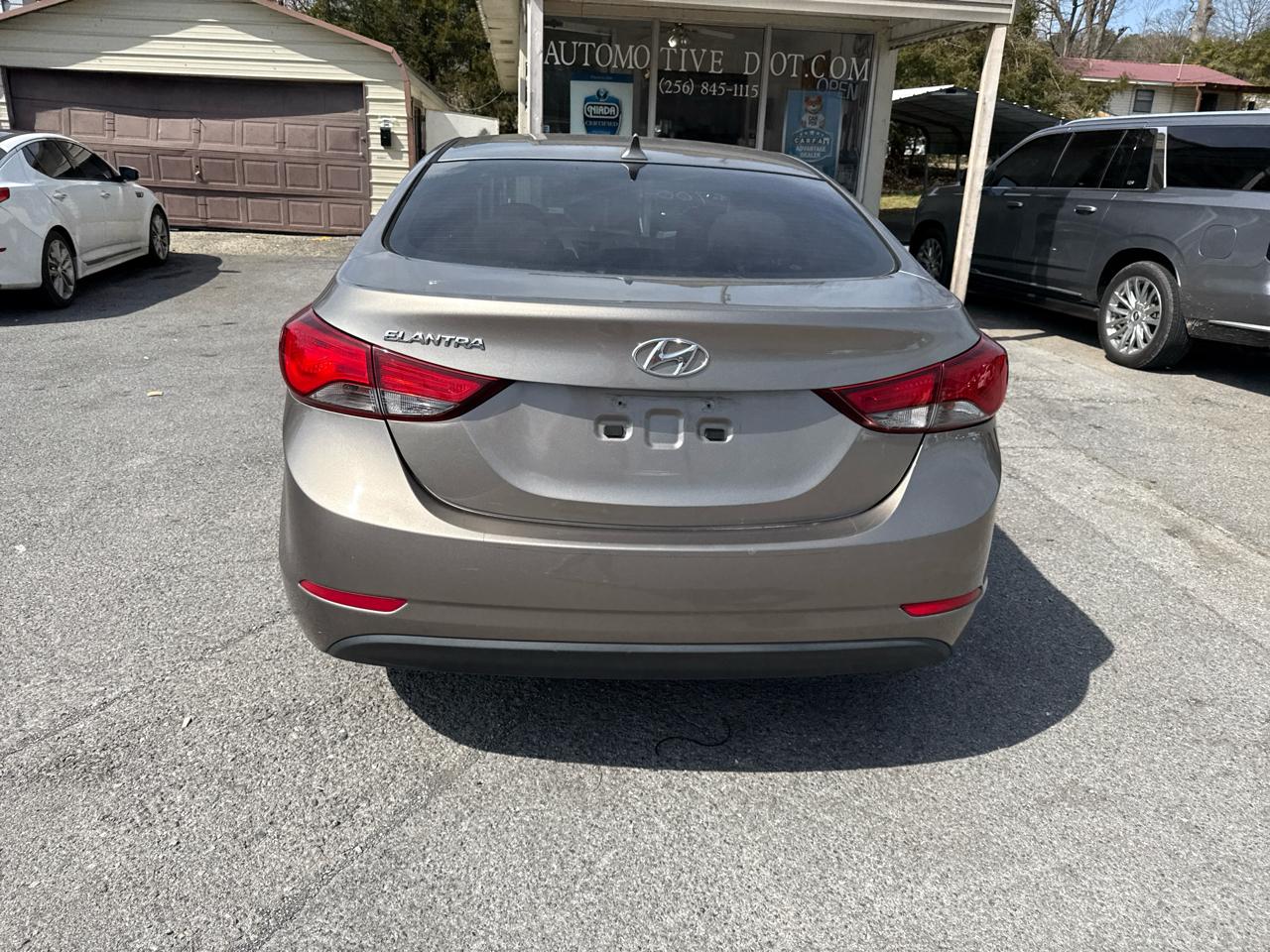 Hyundai Elantra SE 6AT 2016