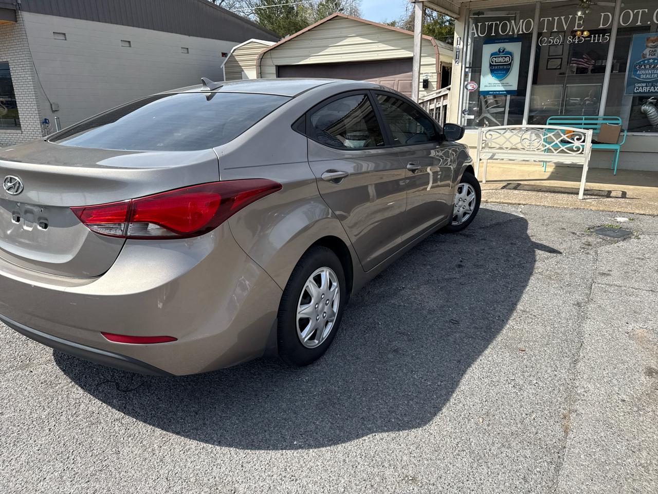 Hyundai Elantra SE 6AT 2016