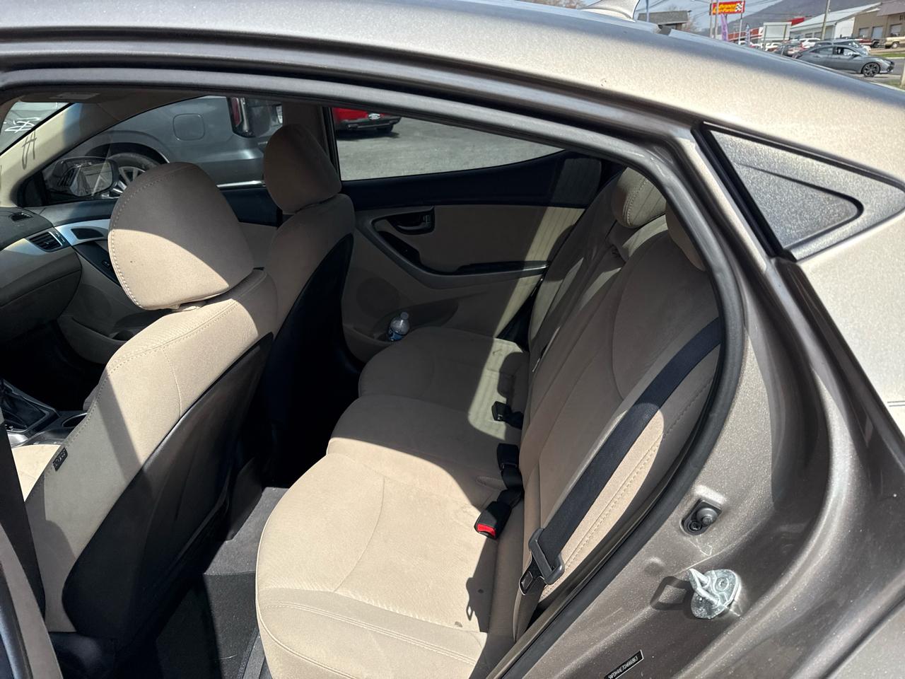 Hyundai Elantra SE 6AT 2016