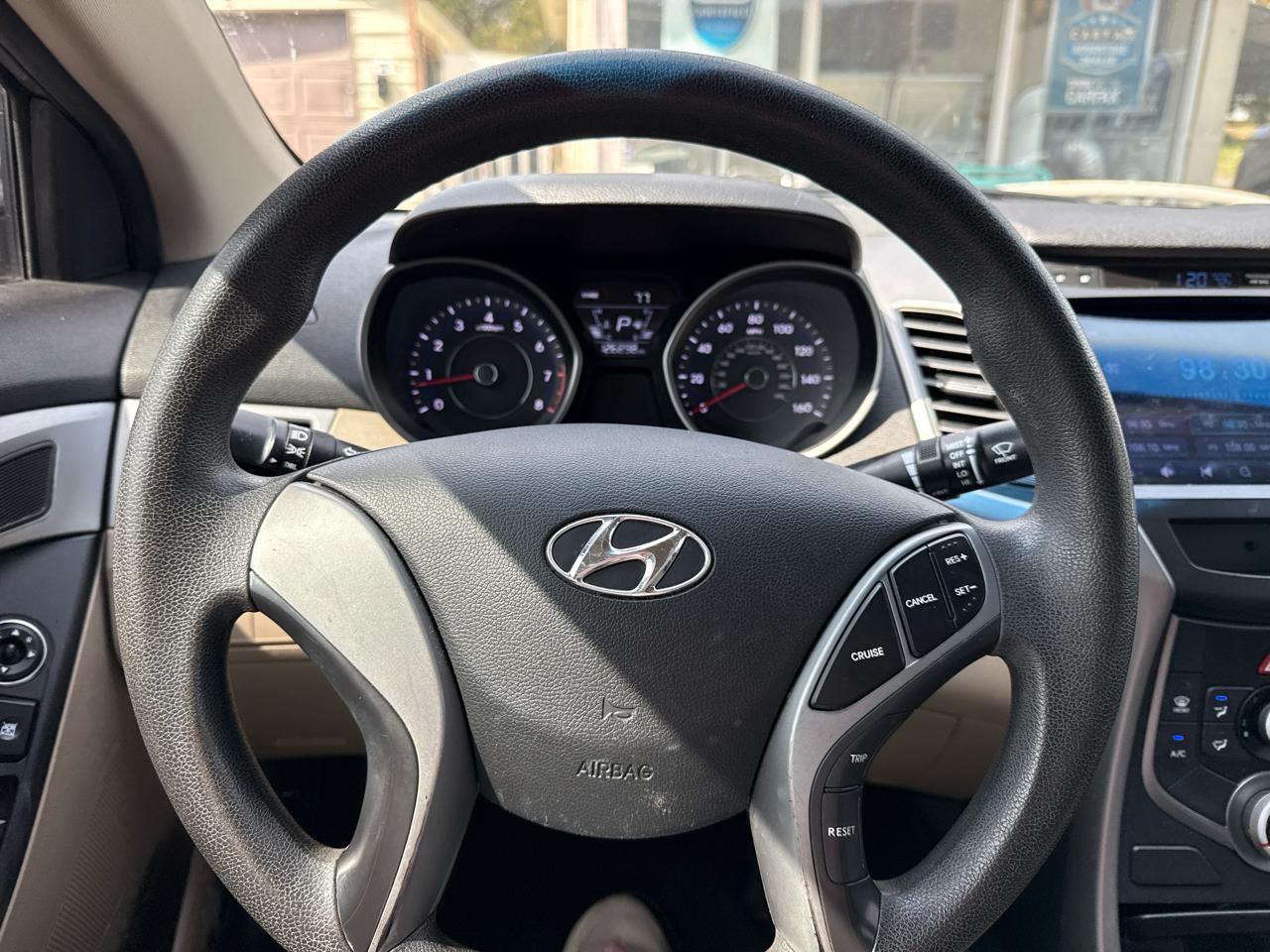 Hyundai Elantra SE 6AT 2016