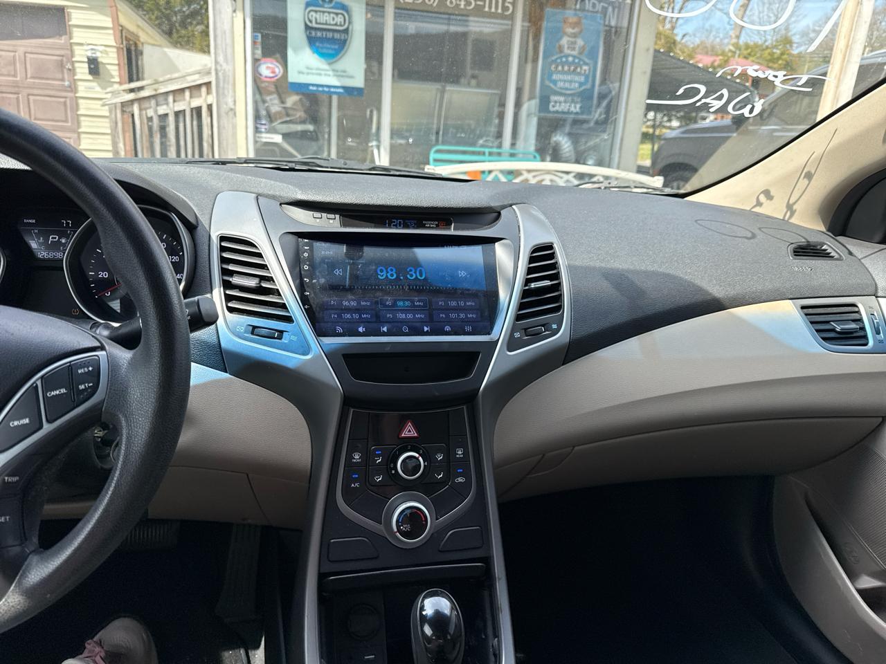 Hyundai Elantra SE 6AT 2016