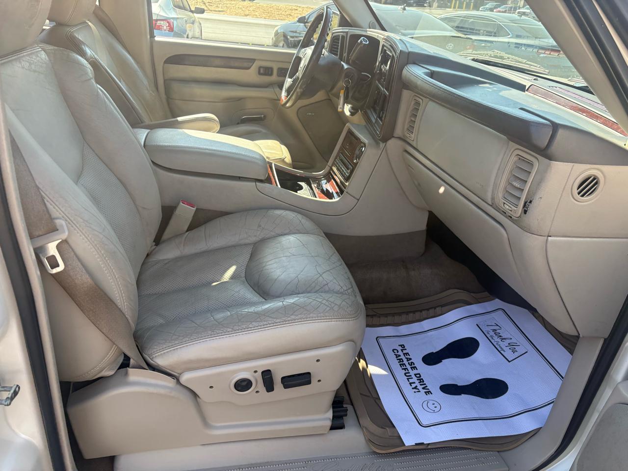 Cadillac Escalade 2WD 2005