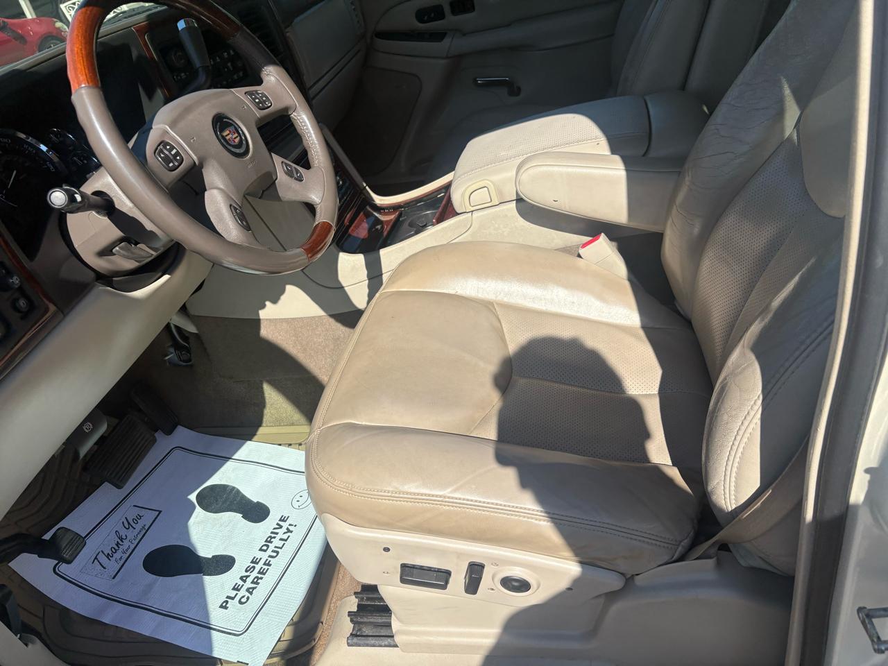 Cadillac Escalade 2WD 2005