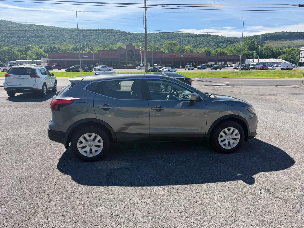 Nissan Rogue Sport S 2019