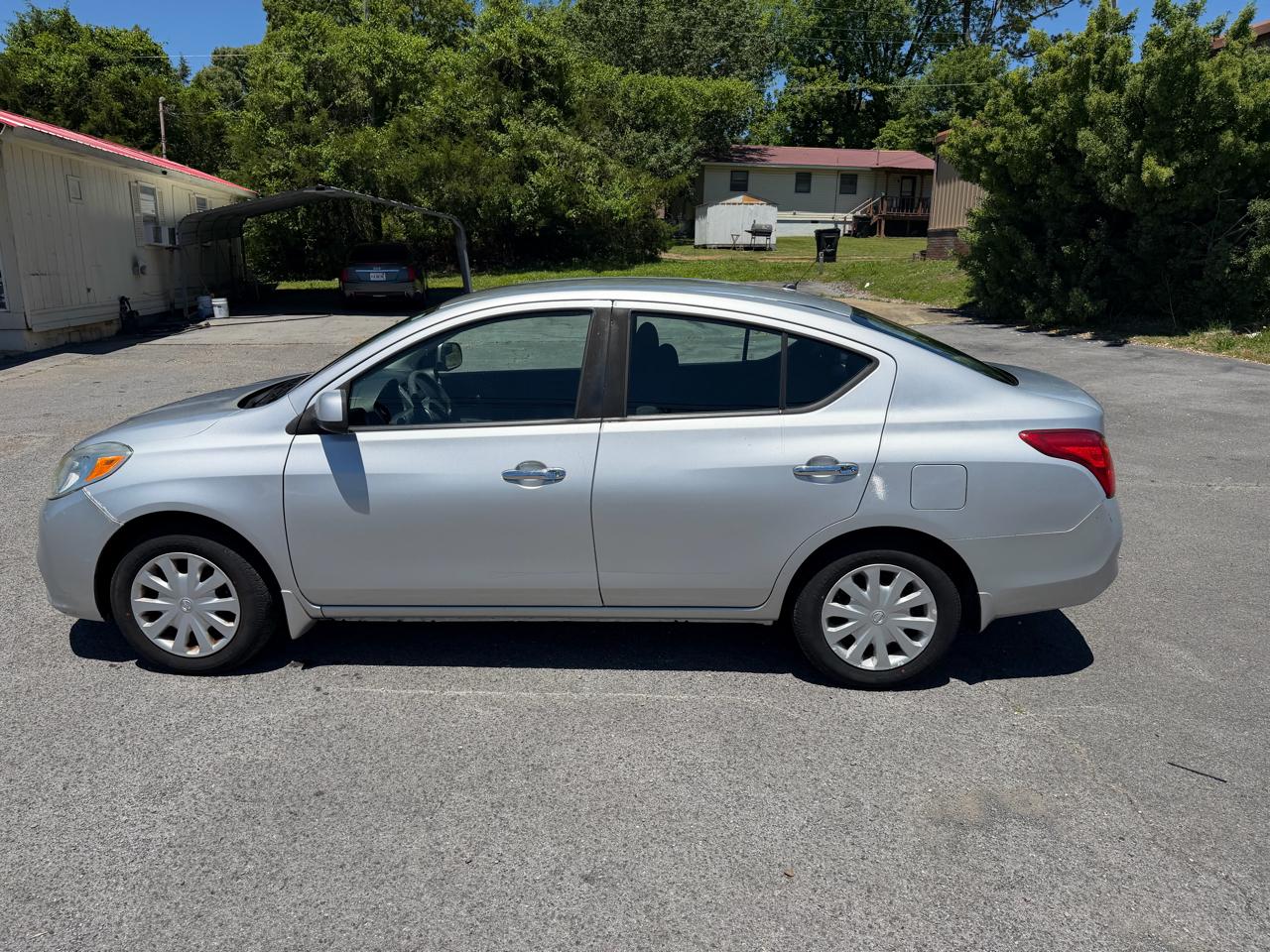 Nissan Versa 1.6 SV Sedan 2012