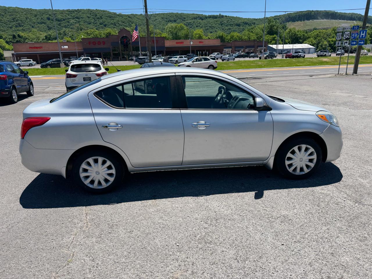 Nissan Versa 1.6 SV Sedan 2012
