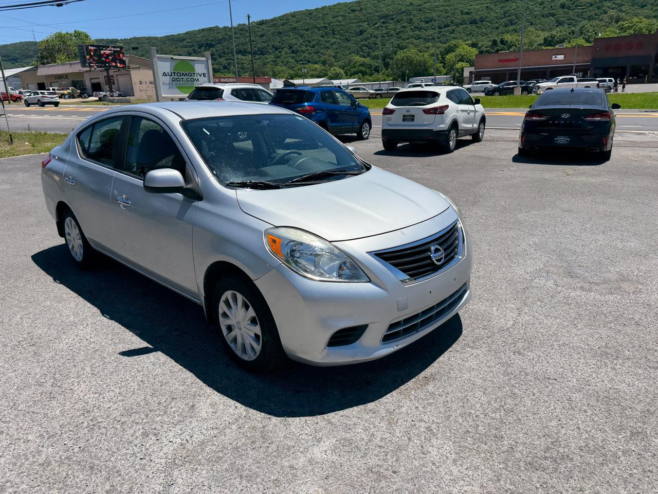 Nissan Versa 1.6 SV Sedan 2012