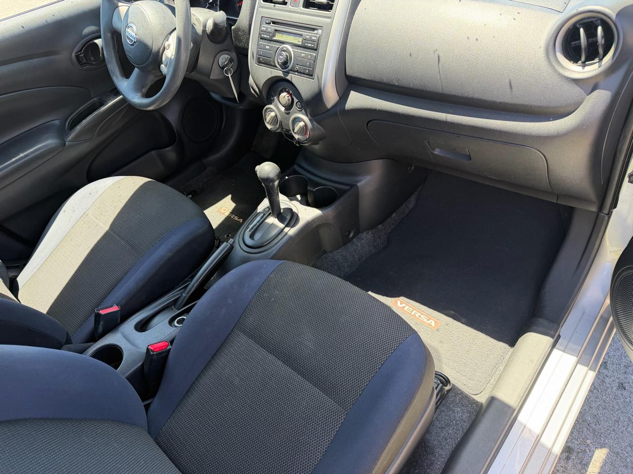 Nissan Versa 1.6 SV Sedan 2012