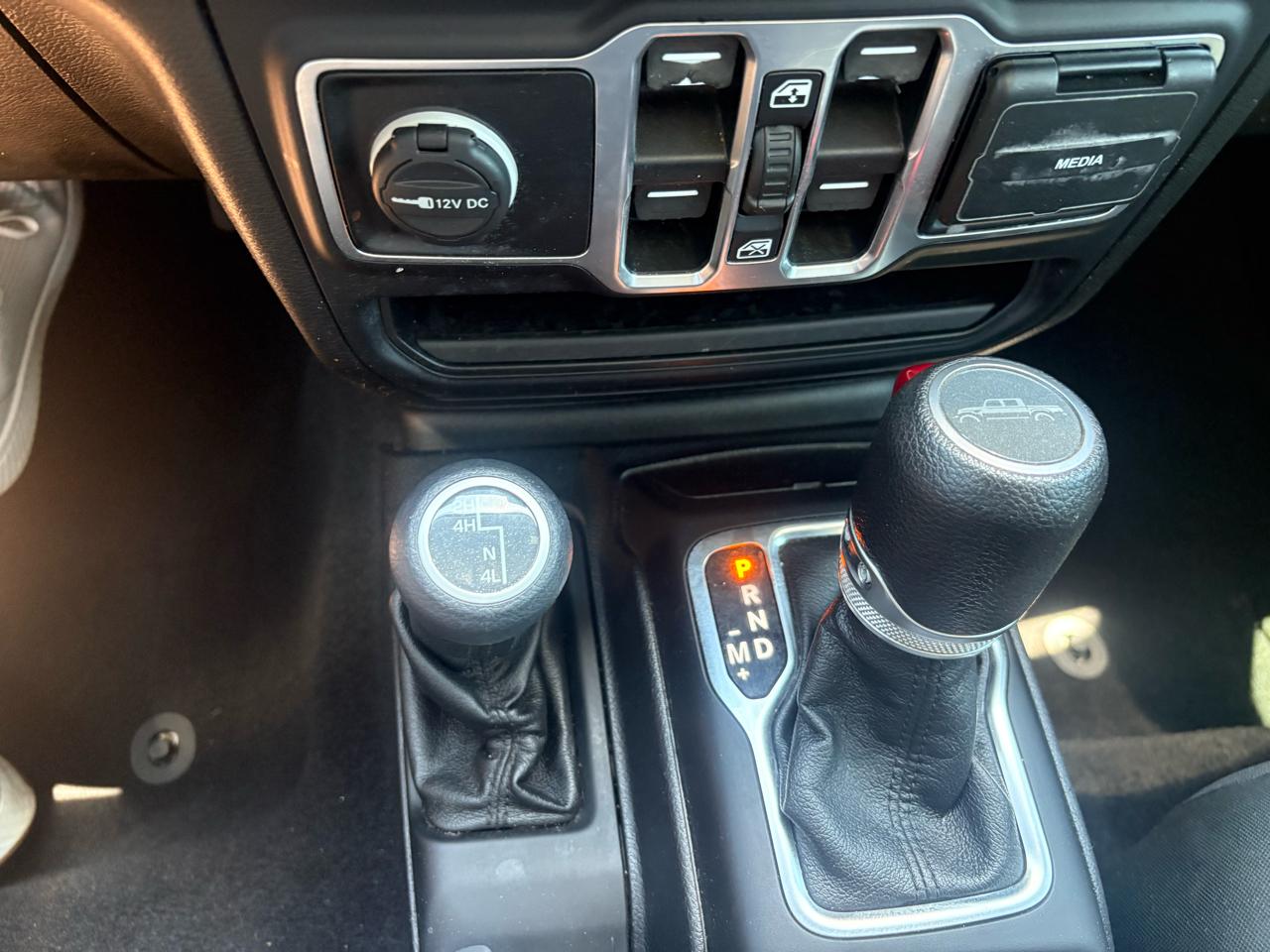 Jeep Gladiator Sport S 2021