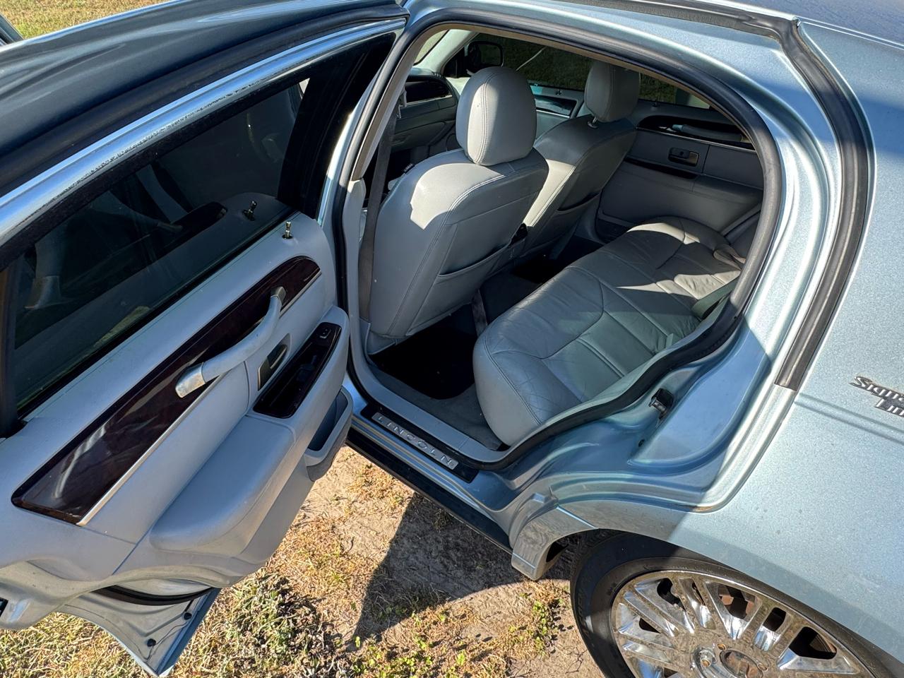 Lincoln Town Car Signature Limited 2006