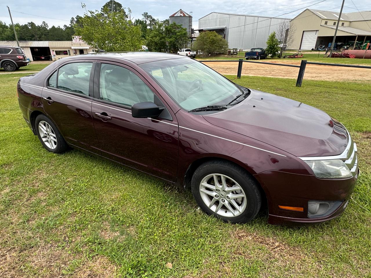 Ford Fusion S 2012