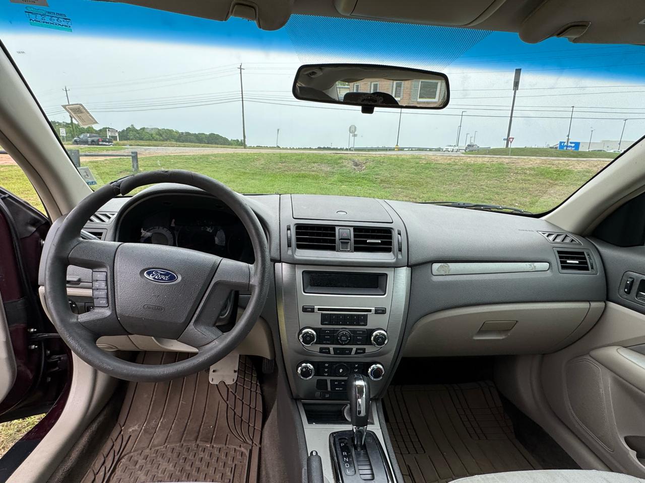 Ford Fusion S 2012
