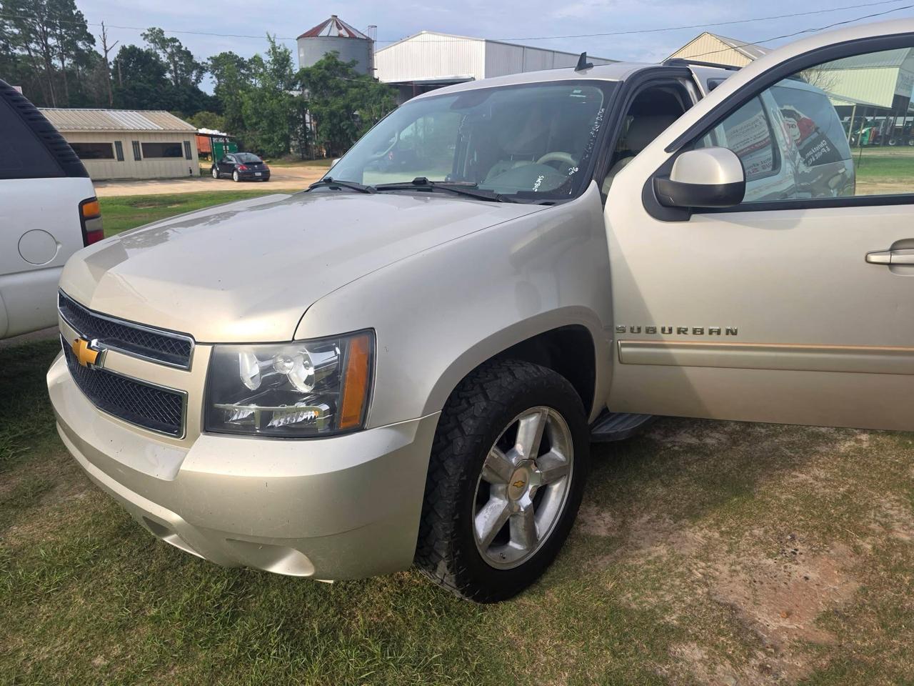 Chevrolet Suburban LT 1500 2WD 2014