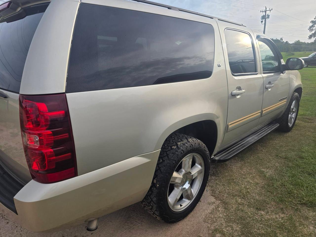Chevrolet Suburban LT 1500 2WD 2014