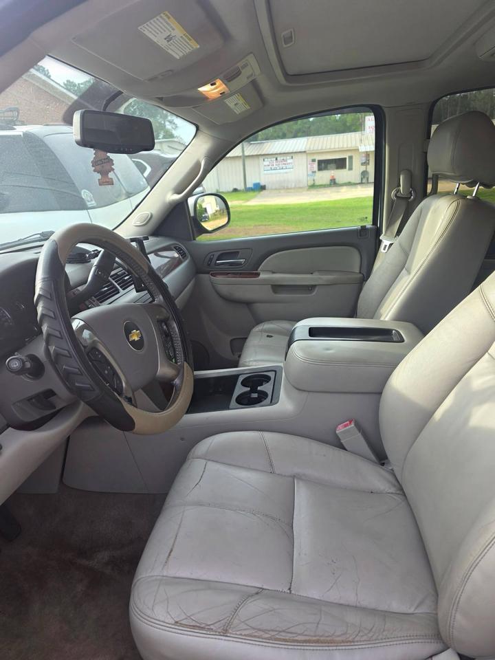 Chevrolet Suburban LT 1500 2WD 2014