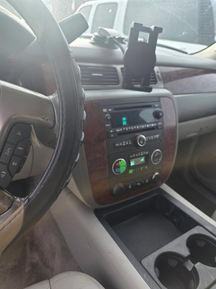 Chevrolet Suburban LT 1500 2WD 2014