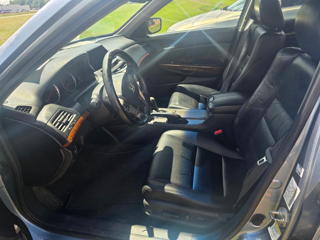 Honda Accord EX-L V-6 Sedan AT 2011