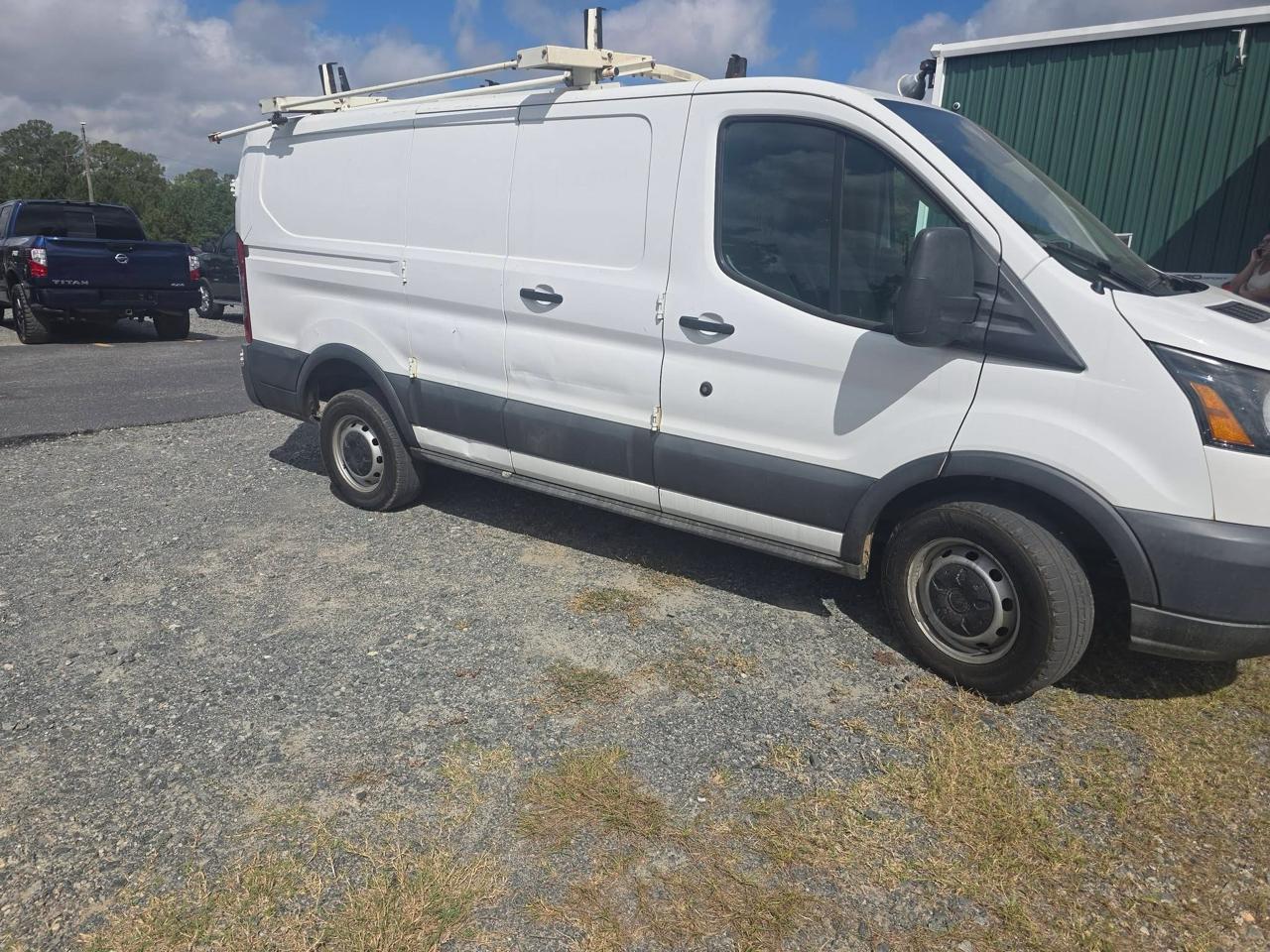 Ford Transit 250 Van Low Roof 60/40 Pass.130-in. WB 2017