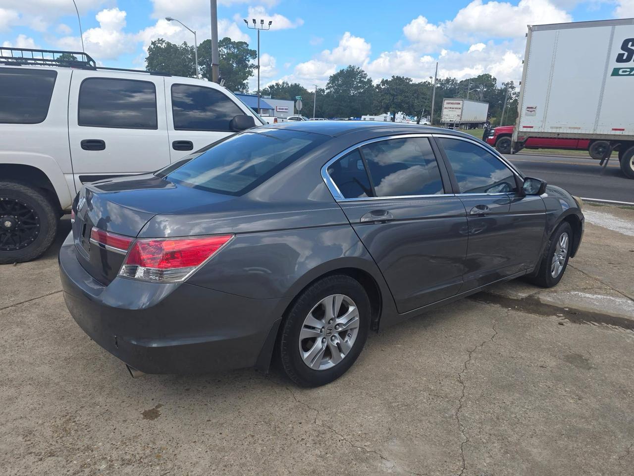 Honda Accord LX-P Sedan AT 2011