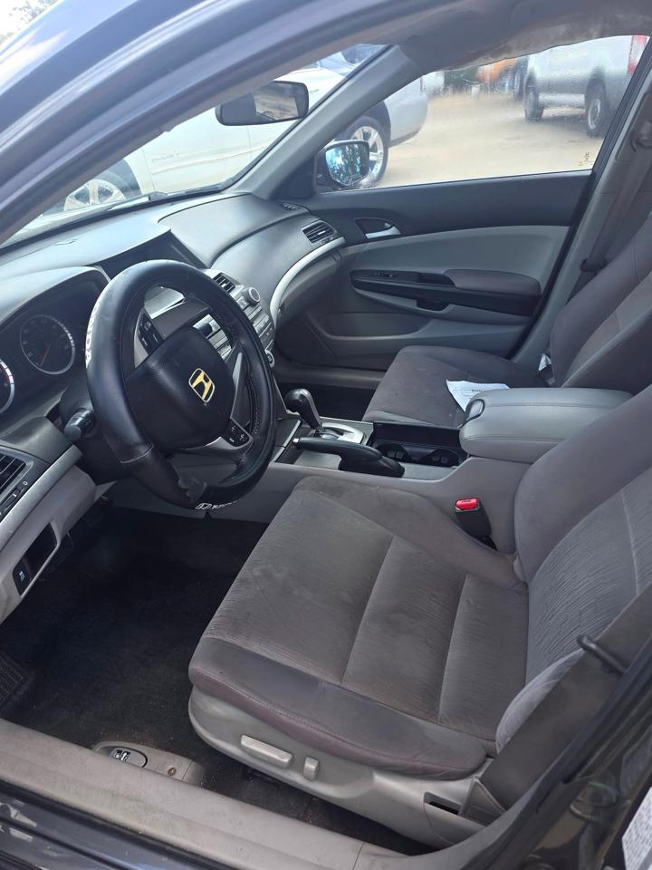 Honda Accord LX-P Sedan AT 2011