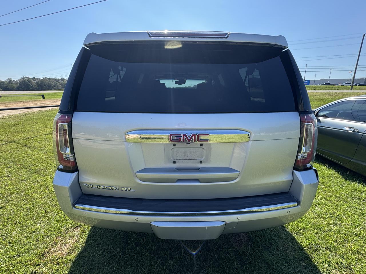GMC Yukon XL Denali 4WD 2016