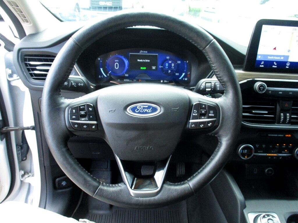 2020 Ford Escape Titanium photo 11