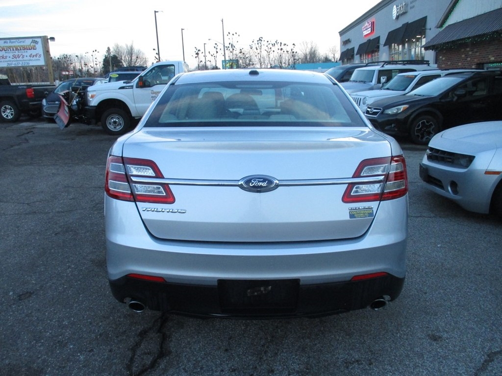 Ford Taurus  2016