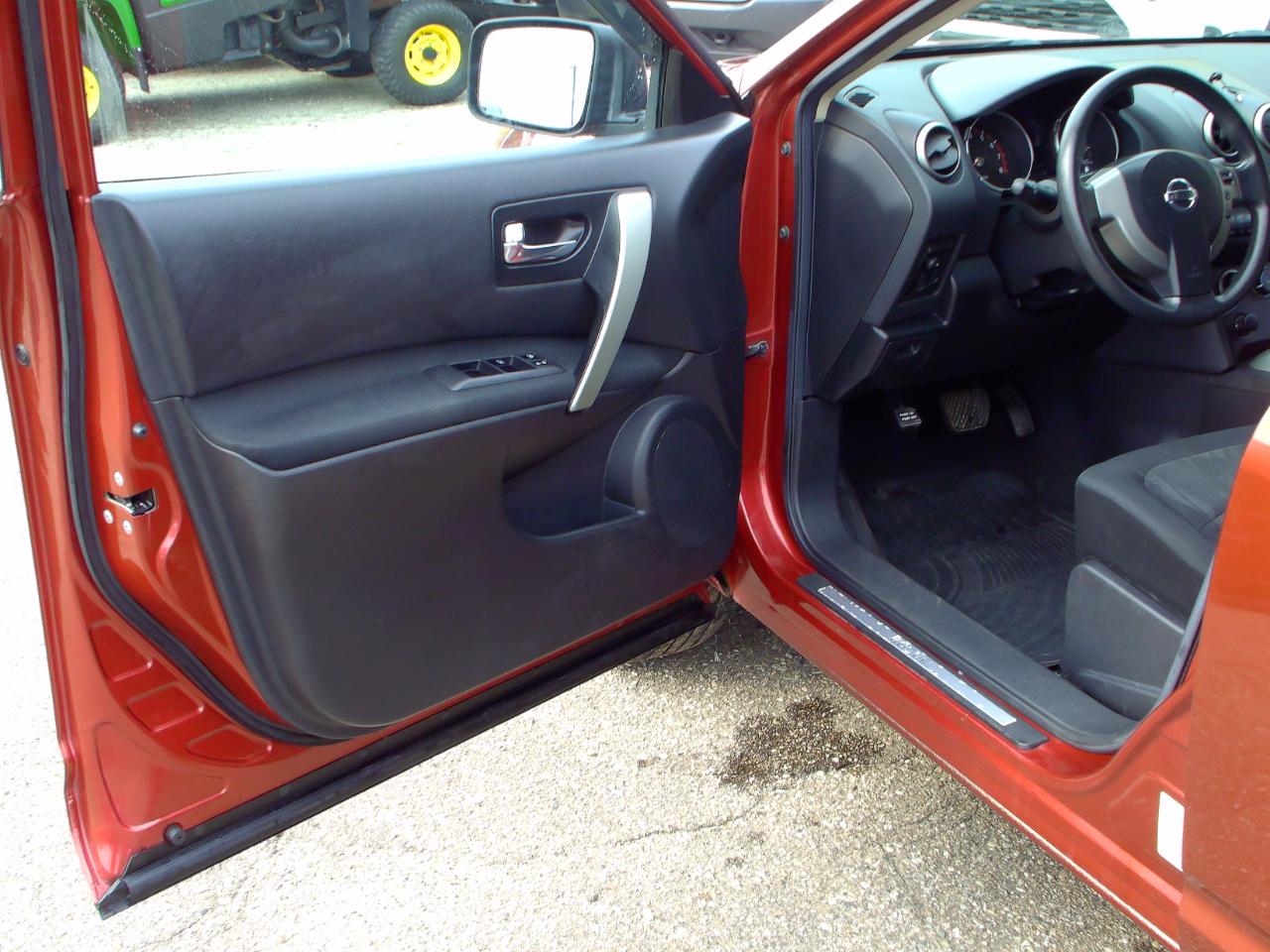 Nissan ROGUE S/SV  2010