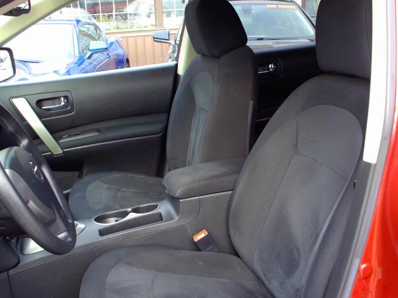 Nissan ROGUE S/SV  2010