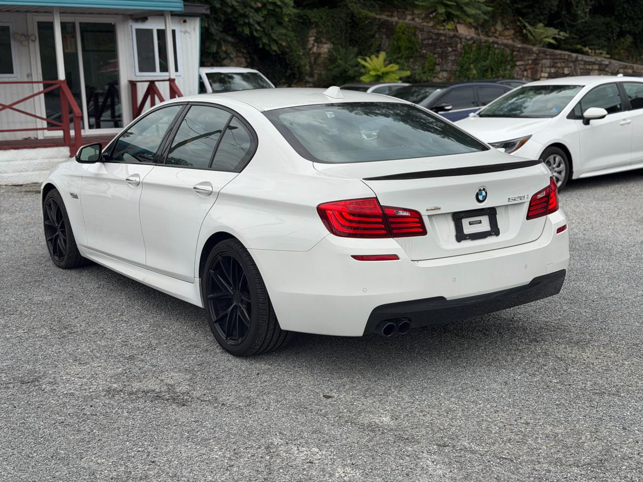 BMW 5-Series 528i 2014