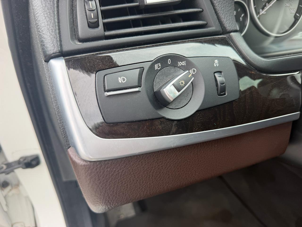 BMW 5-Series 528i 2014