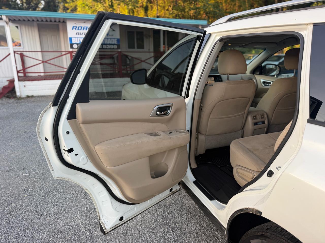 Nissan Pathfinder Platinum 4WD 2016