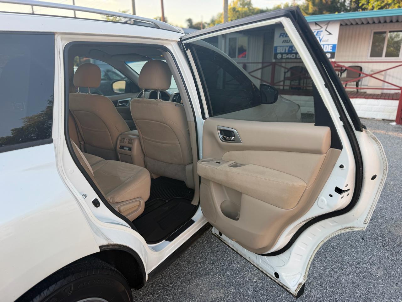 Nissan Pathfinder Platinum 4WD 2016