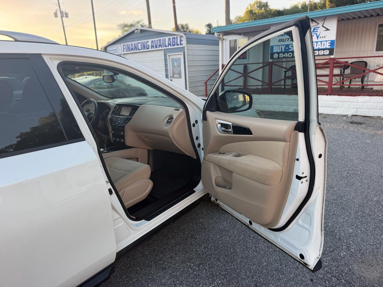 Nissan Pathfinder Platinum 4WD 2016