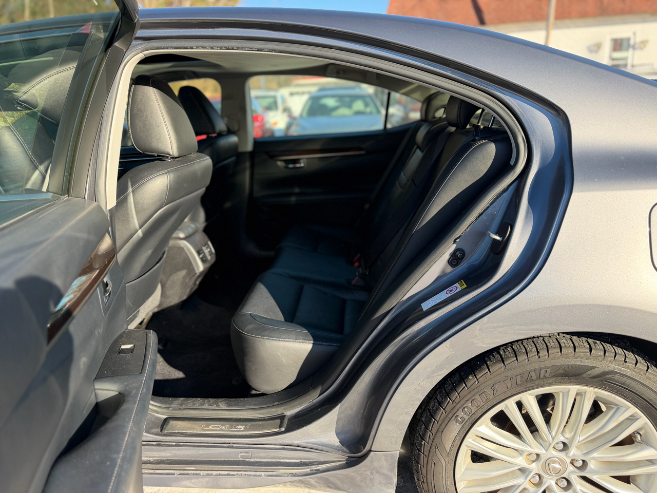 Lexus ES 350 Sedan 2013