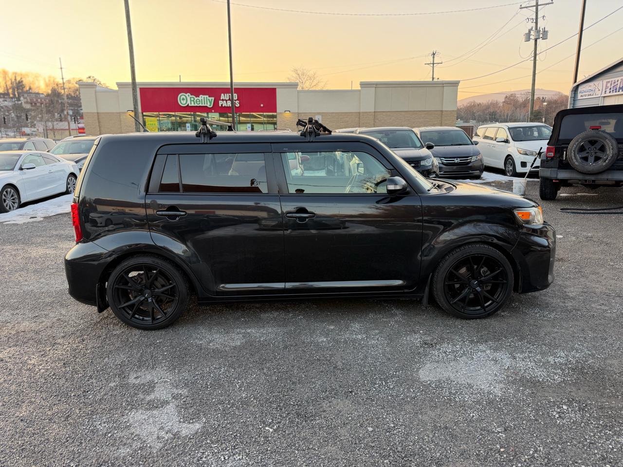 Scion xB 5-Door Wagon 5-Spd MT 2013